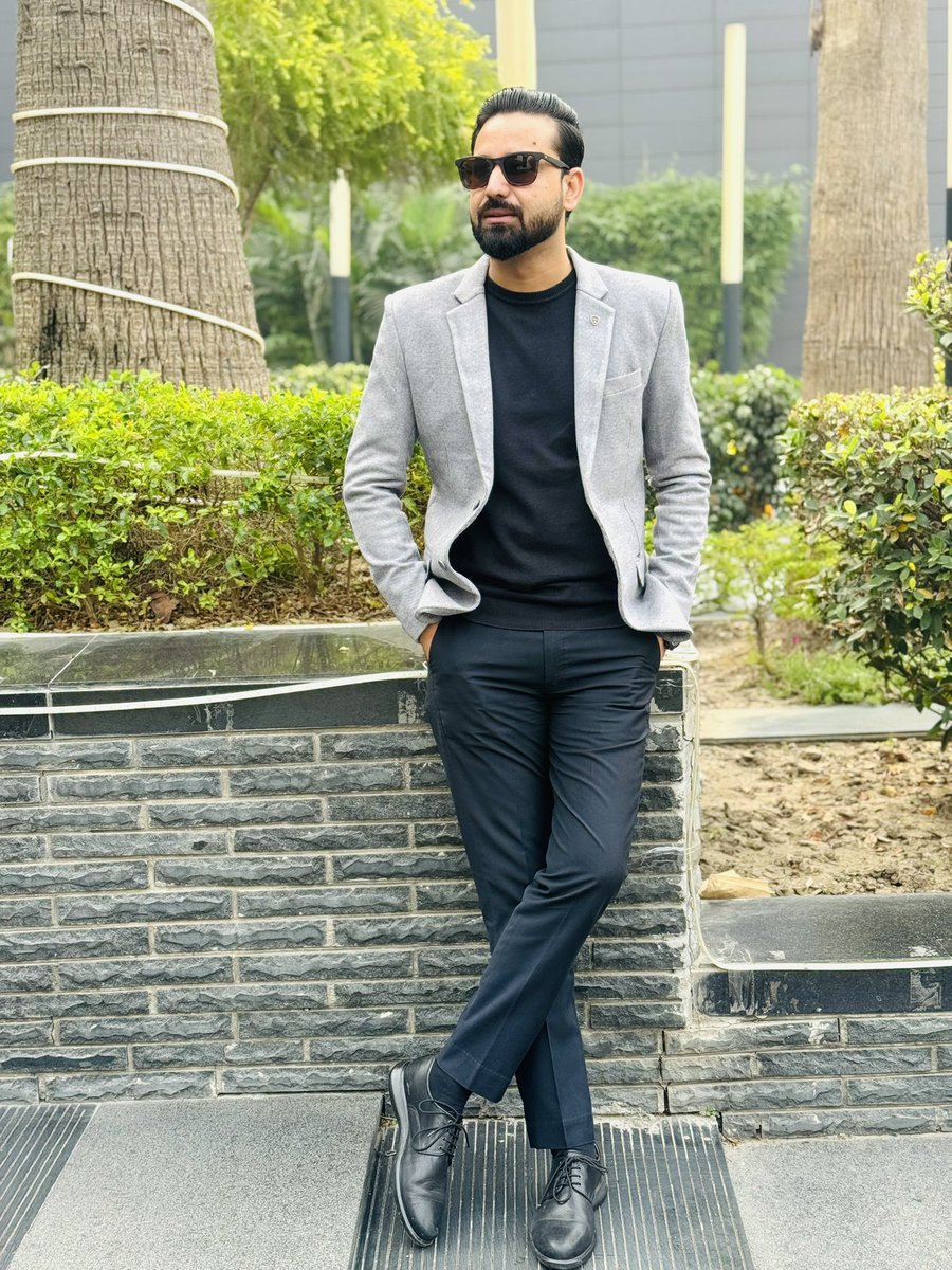 ImKuldeepRaghav's tweet image. Winter vibes loading… ❄️✨

#Winters #winteroutfitideas #winteriscomming #wintervibes❄️ #office #officelooks #Formals