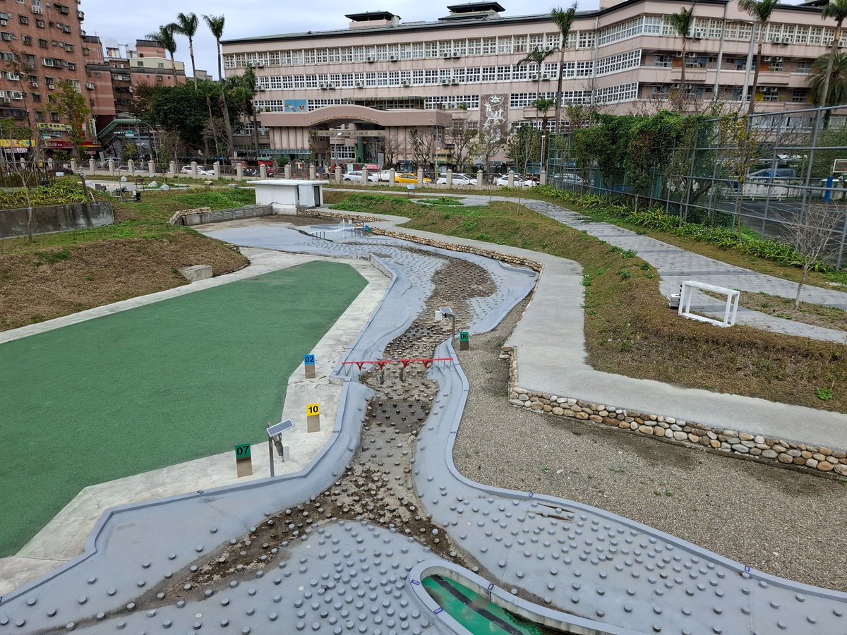 Taiwan_Review's tweet photo. 1991's ambitious #Taipei flood control straightened the #Keelung River in #Nangang, #Neihu & #Songshan dists. Reclaimed land became parks, housing & new roads, shielding the future #Xinyi business district by high levees. More on #Taiwan’s🇹🇼flood prep: ▶️https://t.co/3ki81Htldb https://t.co/fKouW77sJO