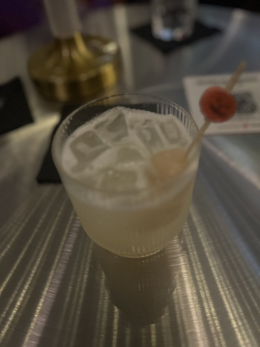SouviensYu's tweet photo. 最近跟朋友出去吃饭+小酌两杯.. 有没有什么很简单只要一两个基酒加一些饮料就可以做出来的好喝的酒！ https://t.co/kaFungmYDV