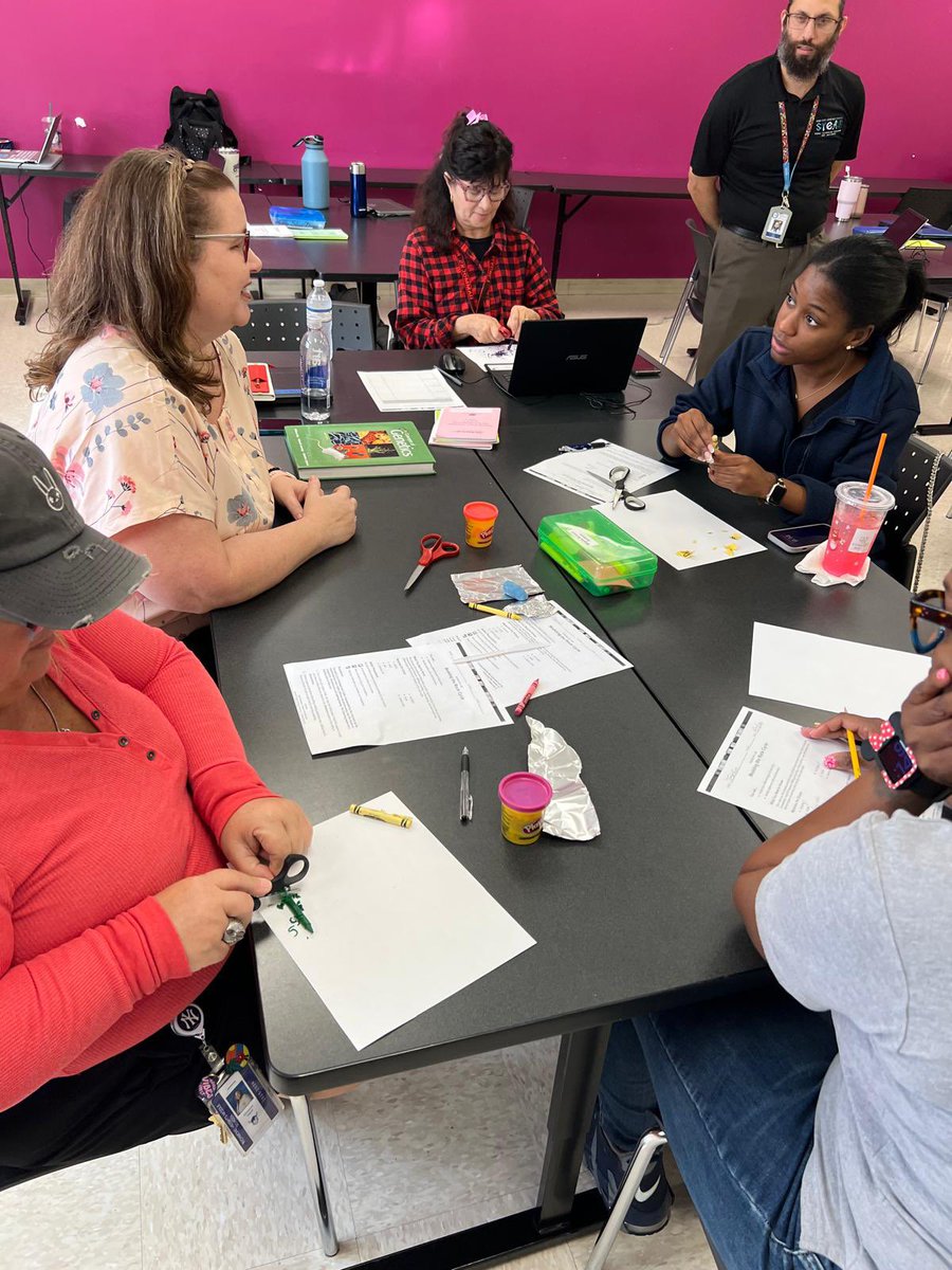MDCPSSci's tweet image. Full house in our @MDCPSSouth ICAD for K-12 Science Educators @MDCPS with the support of our friends @FelixVarelaHS. 

#YourBestChoiceMDCPS 

@AileenVega123 @WendyForteza @DaneMDCPS @NestorEMarcia @MDCPSSTEAM @AcademicsMDCPS @alexsantoyo75