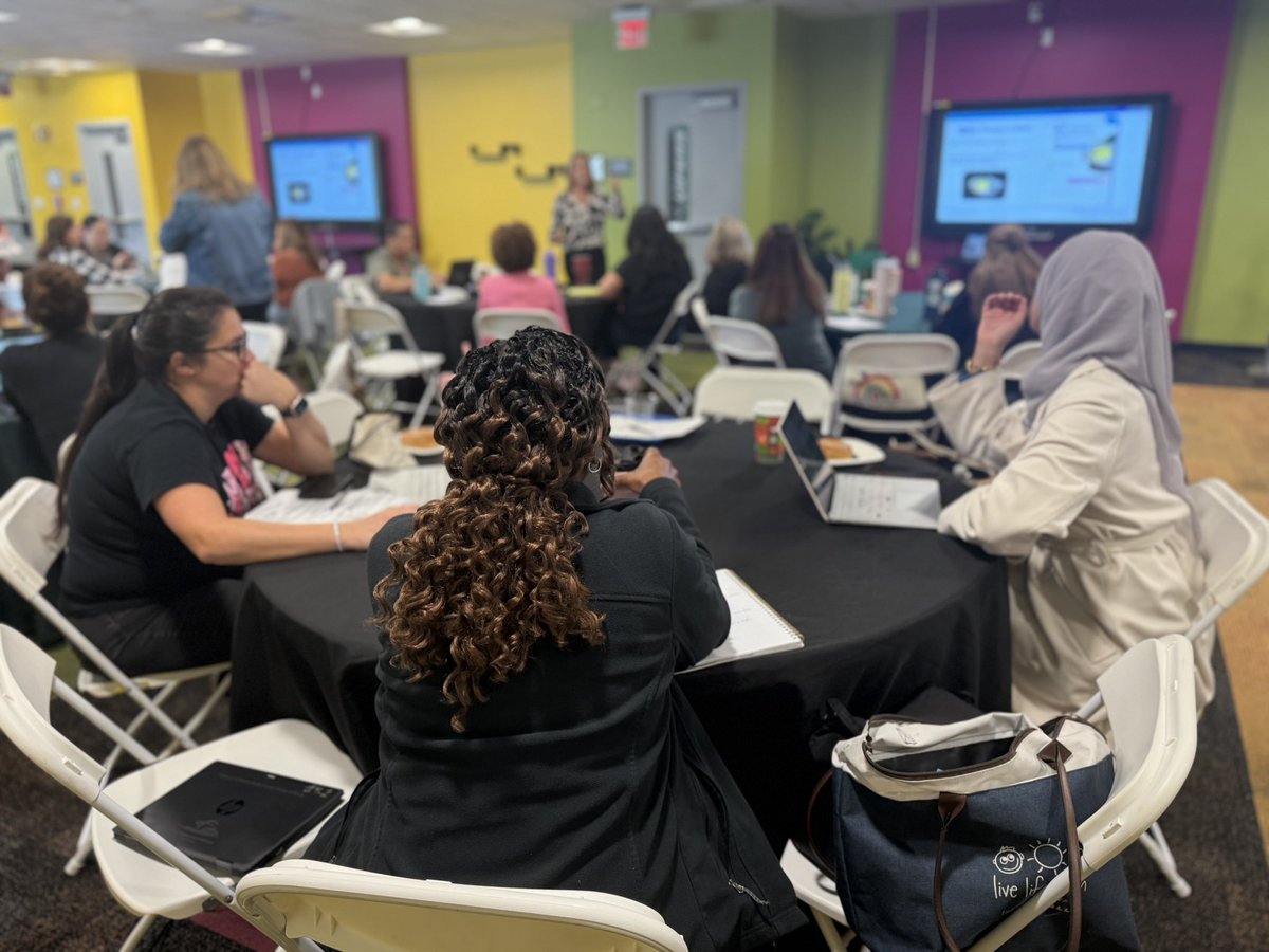 MDCPSSci's tweet image. Full house in our @MDCPSSouth ICAD for K-12 Science Educators @MDCPS with the support of our friends @FelixVarelaHS. 

#YourBestChoiceMDCPS 

@AileenVega123 @WendyForteza @DaneMDCPS @NestorEMarcia @MDCPSSTEAM @AcademicsMDCPS @alexsantoyo75