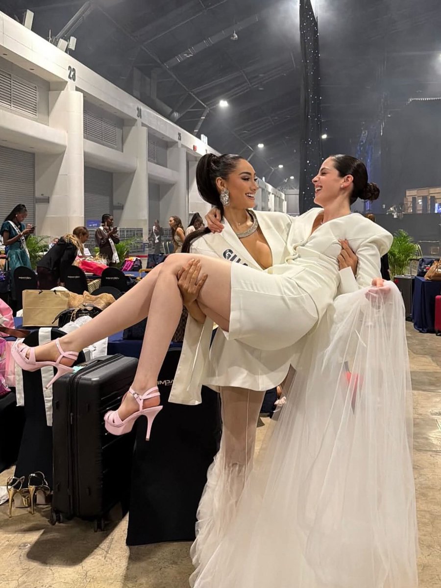 Fátima Bosch Miss Universe Mexico y Raschel Paz de Guatemala en #MissUniverso