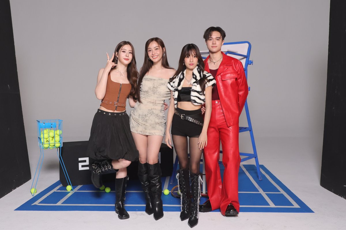 ภาพเบื้องหลังการถ่ายปฏิทินช่อง 3 ปี 2569 เดือนธันวาคม รวมความสดใส เติมเอเนอร์จี้มาไว้ให้แฟนๆ กับ #ไมกี้ปณิธาน #อุ้มอิษยา #แบมสราลี #เก๋ไก๋ณัฐธิชา

#ปฏิทินช่อง3ปี2569 

รับชมภาพเพิ่มเติมได้ที่ Facebook : Ch3Thailand