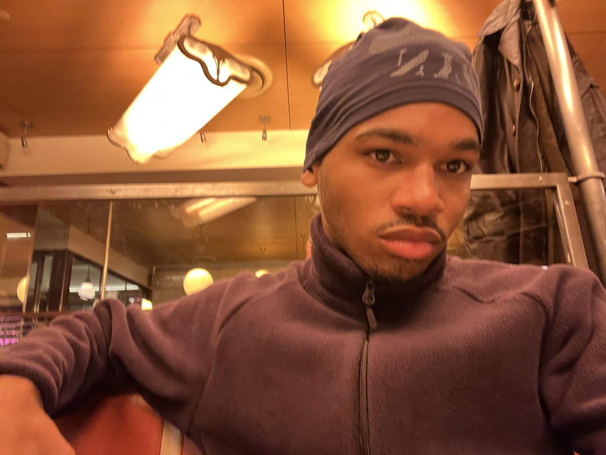 isolatereggie's tweet image. Hey