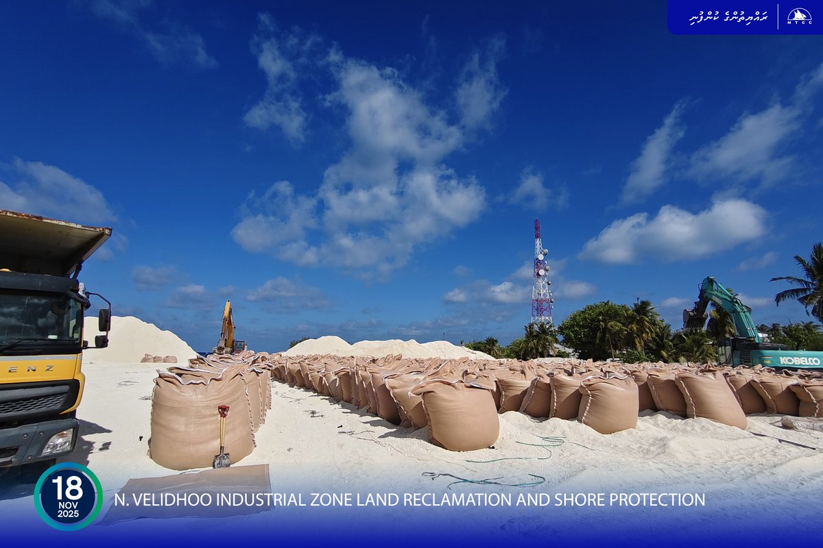 MTCCPlc's tweet image. Project Update: Land Reclamation and Shore Protection of N. Velidhoo  

Geo bag revetment work is ongoing.  

Follow more updates at: projects.mtcc.com.mv #MTCCProjects #TeamMTCC #RayyithungeKunfuni #GaumuBinaakurumugaaMTCC
