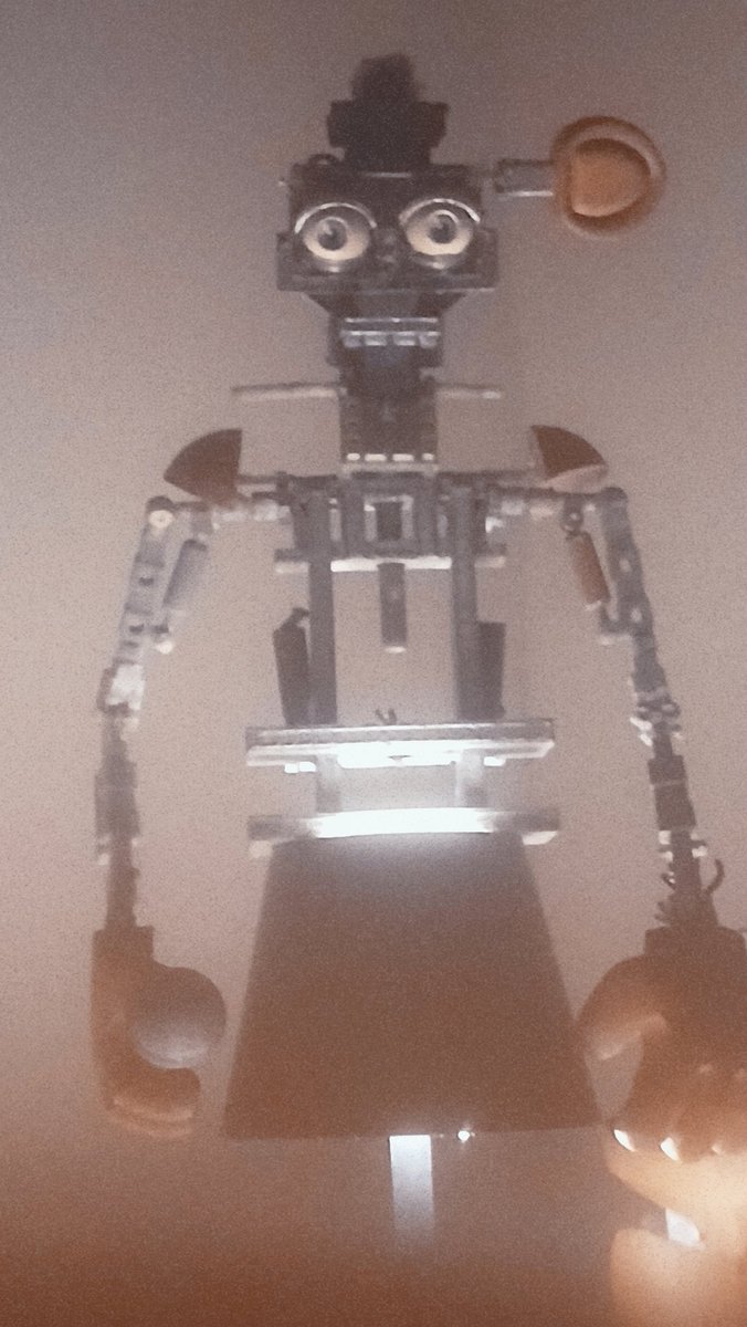 Sykis_omnise's tweet image. Thought freddy endo looks kinda cool sitting up on my lamp #fnaf #3dprint
