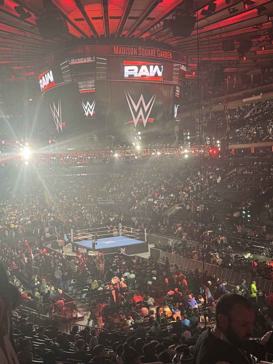 3rn11e's tweet photo. #WWERAW #MSG #ThankYouCena https://t.co/Oorwz8Imh6