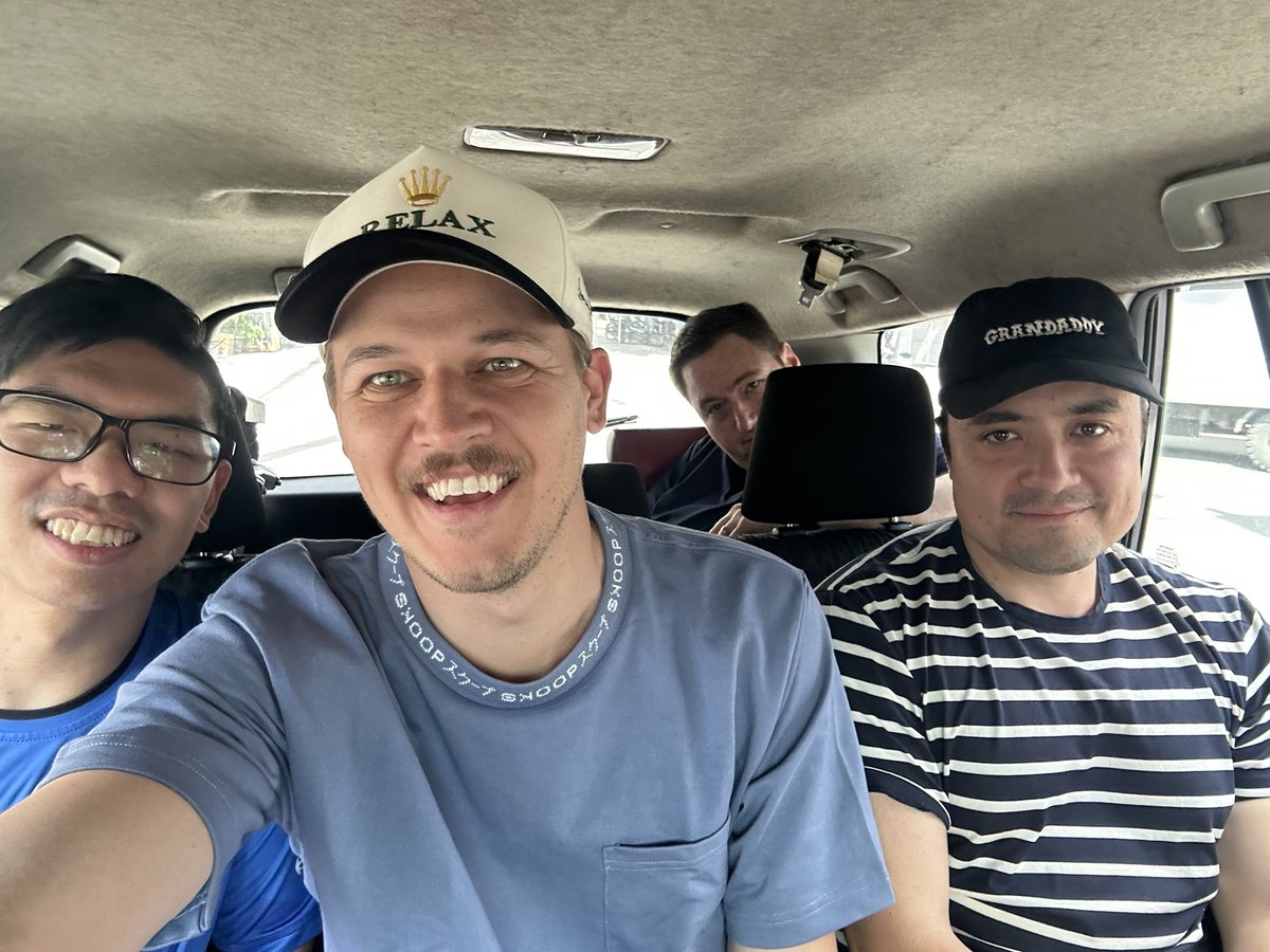 SamSteffanina's tweet image. the XL ubers in manila are hilariously not XL