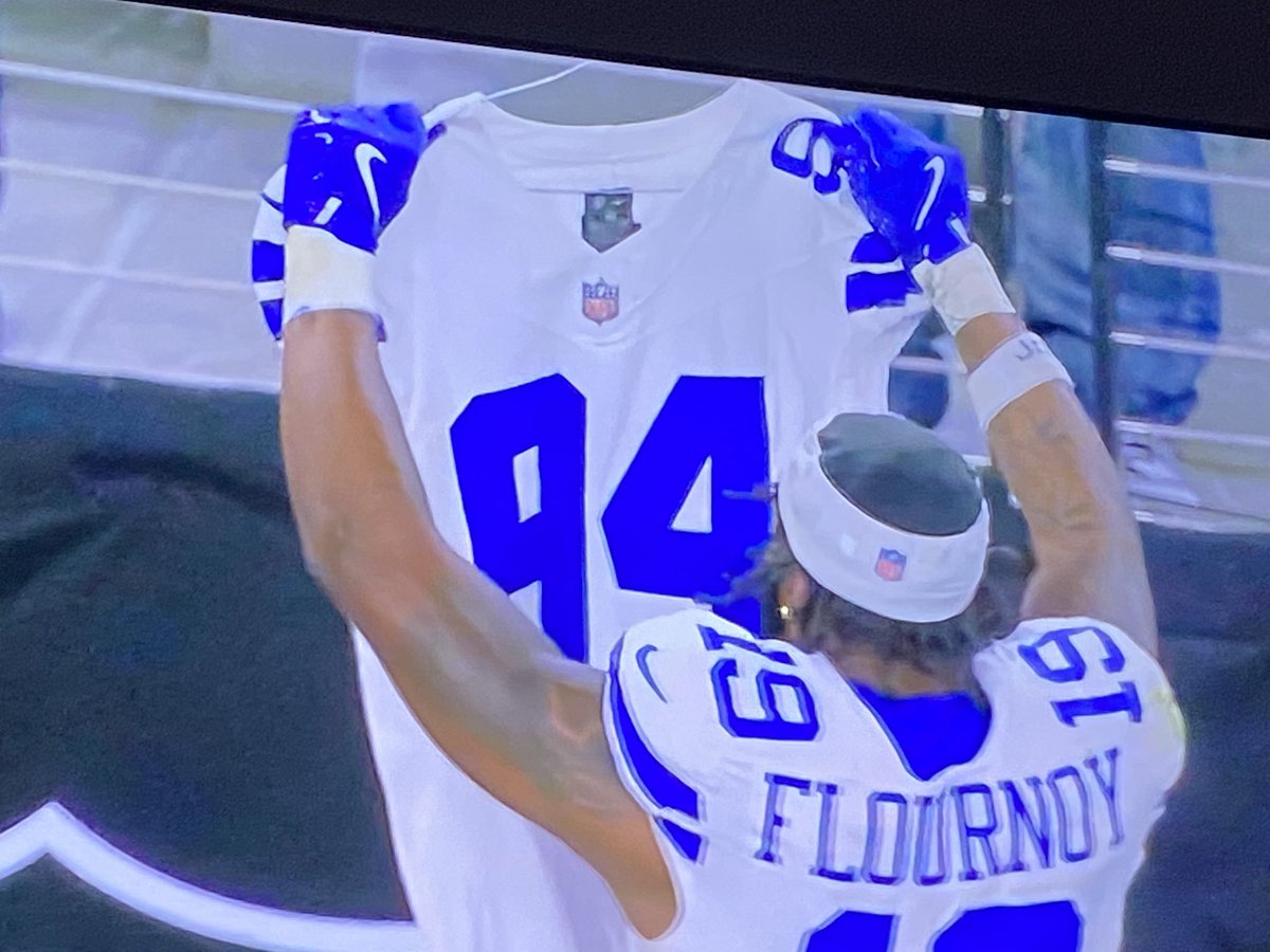 1053SS's tweet image. 