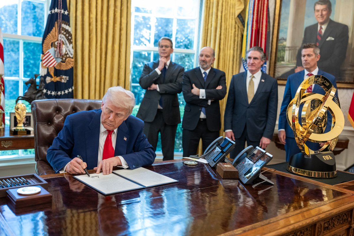 OraclePulse's tweet image. RIGHT NOW: 🚨 Swider Eric sells Trump Media (DJT) shares worth $55,083