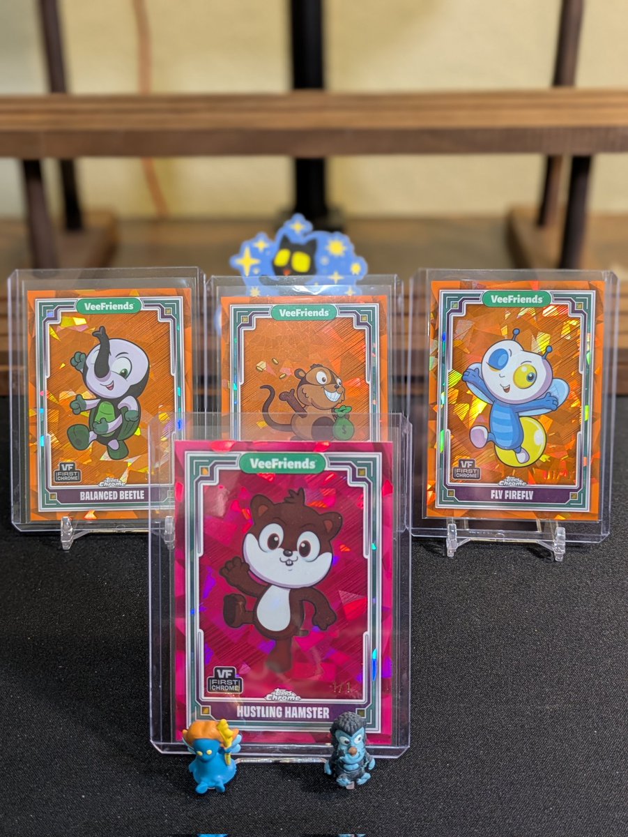 SenorPantsNFT's tweet image. Huh. So that's what a 1/1 Padparascha looks like...

#veefriends