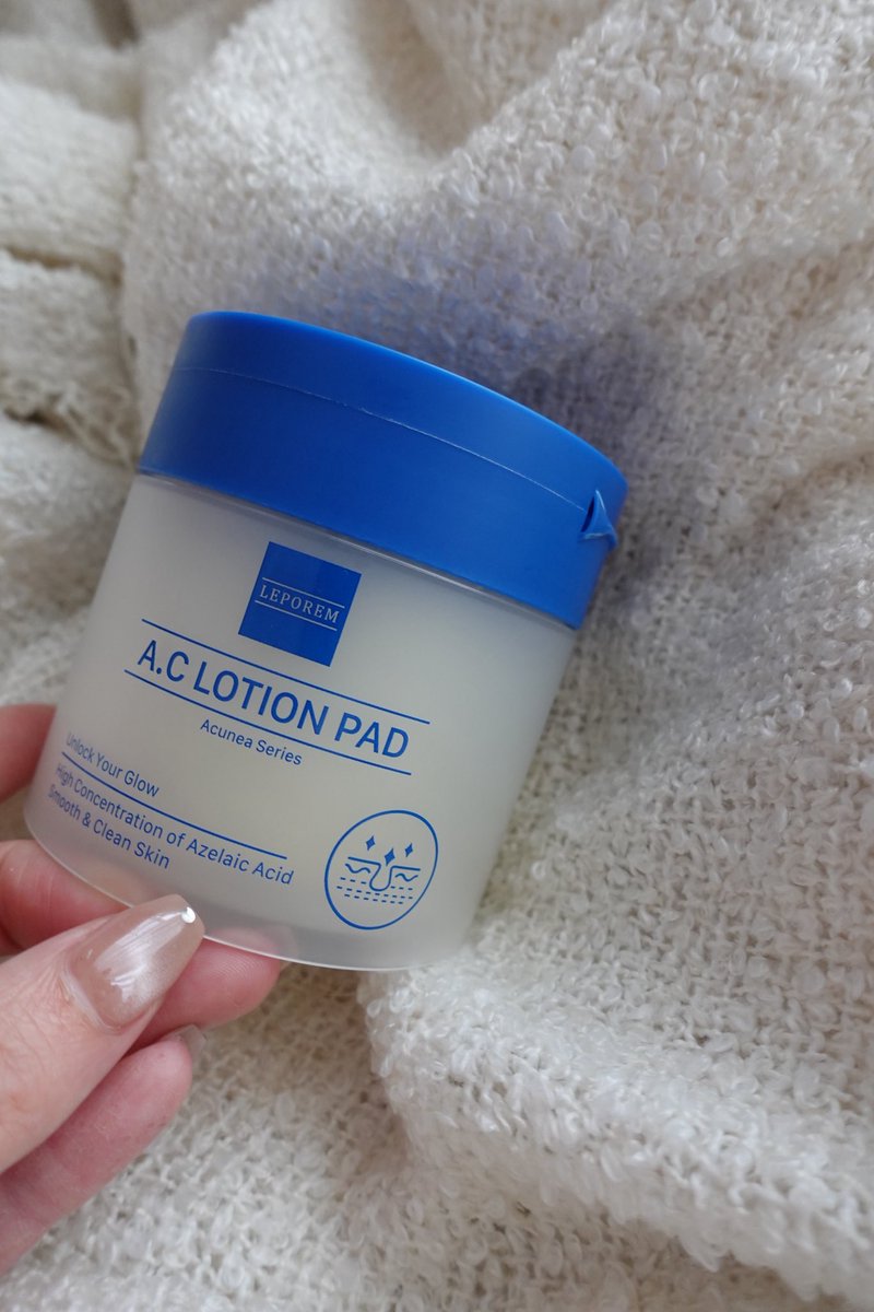 朝洗顔後にこれを拭き取り化粧水として使い始めたんだけど、パッドが柔らかくて摩擦を感じず使えていい◎

拭き取り化粧水としてもトナーパッドとしても使える2wayで大容量だから惜しまず使えてよかった😊

PR <a href="/leporemofficial/">LEPOREM</a>

#leporem