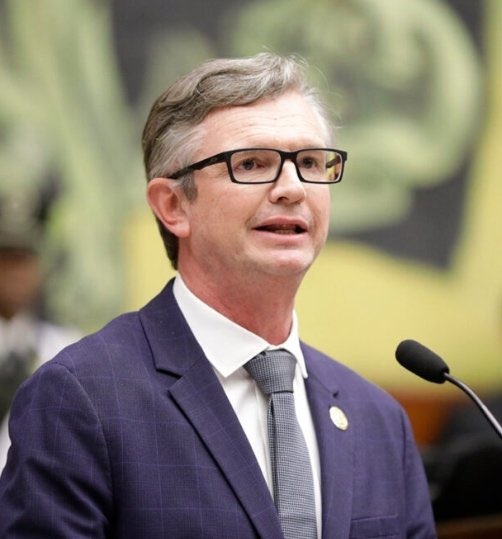 CafeRadioEc's tweet image. 🔴🇪🇨📻 El exministro de economía, Juan Carlos Vega, regresa al gabinete ministerial con nuevo cargo, el de ministro de Agricultura. Danilo Palacios se va con una gestión criticada a la interna.