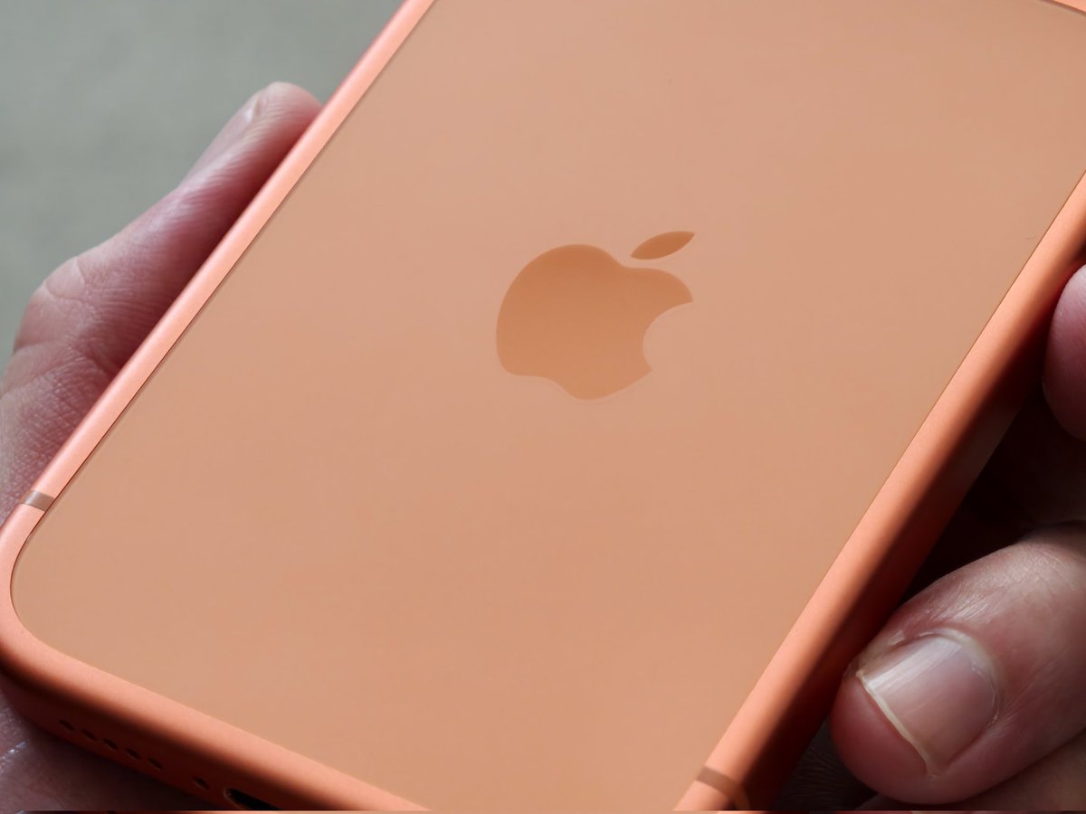 Paraph14's tweet image. iPhone 17 Proを試用してるんだけど、丸みがあって持ち心地はとてもいい。
ただやっぱりデザインとツートーンカラーが未だに慣れないな…