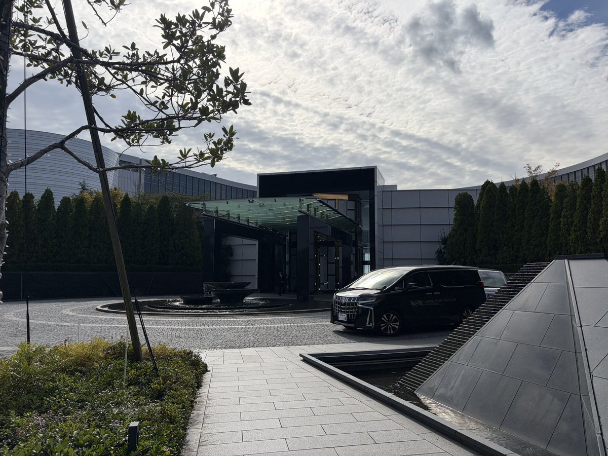SAC_S_Y's tweet photo. 本日はベイコート倶楽部です
ラグジュアリーなホテルに泊まるのは初。
持病でいつまで生きれるのか知らないけど少しくらい贅沢させてくれ。 https://t.co/uIHAdKVCTc