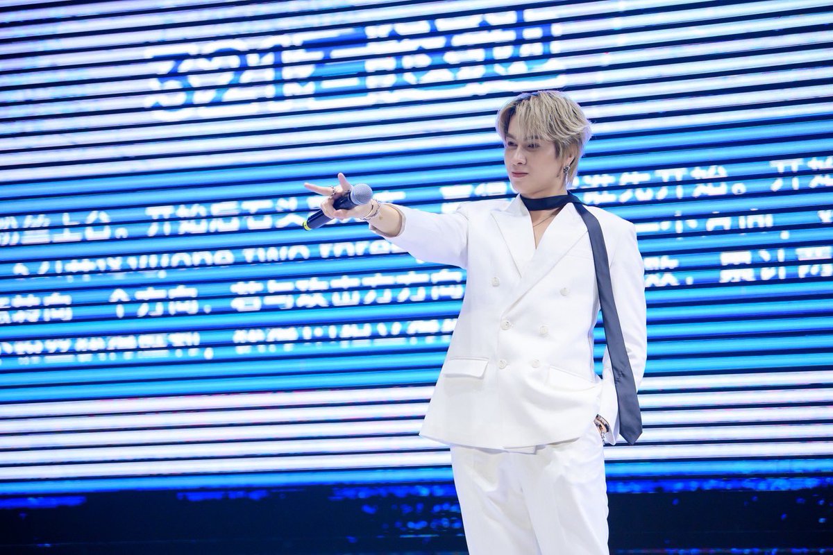 Bunterngonline's tweet photo. สมาร์ท CSNP” สร้างปรากฏการณ์! จัดแฟนมีตติ้ง SOLO อัลบั้ม “CALL ME CSNP” ครั้งแรกที่หนานหนิง โชว์สกิลร้องเพลงจีนสุดประทับใจ
ทำเอาแฟน ๆ ชาวจีนกรี๊ดสนั่น! เมื่อศิลปินสุดฮอต CSNP (สมาร์ท ชิษณุพงศ์) ได้เดินทางไปจัดกิจกรรม แฟนมีตติ้ง SOLO อัลบั้ม “CALL ME CSNP” ครั้งแรก ณ เมืองหนานหนิง ประเทศจีน ซึ่งถือเป็นก้าวสำคัญครั้งแรกในฐานะศิลปินเดี่ยวที่ได้ใกล้ชิดกับแฟนคลับต่างประเทศอย่างเป็นทางการ พร้อมเซอร์ไพรส์โชว์เพลงจีนสุดพิเศษ โดยบรรยากาศภายในงานเต็มไปด้วยความอบอุ่น คึกคัก แจกลายเซ็นแฟน ๆ ที่มาร่วมงานกันแน่นฮอลล์อย่างใกล้ชิด เรียกว่าเป็นการเริ่มต้นการโปรโมตอัลบั้มแรกของ CSNP ในตลาดต่างประเทศอย่างสวยงาม และตอกย้ำถึงความนิยมที่เพิ่มขึ้นอย่างรวดเร็วในระดับนานาชาติอีกด้วย
เพิ่มเติม▶️https://t.co/BwM5mHHmv0
#csnp
#smartcsnp
#smartchisanupong
#บันเทิงไทยออนไลน์
#bunterngthaionline