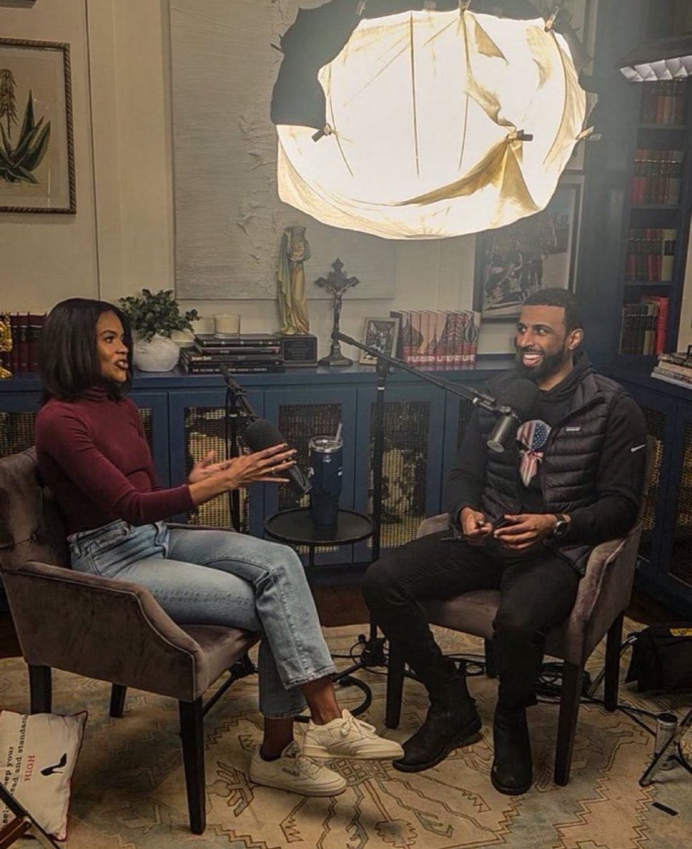 Zvbear's tweet image. I’m telling my kids this is Obama and Michelle