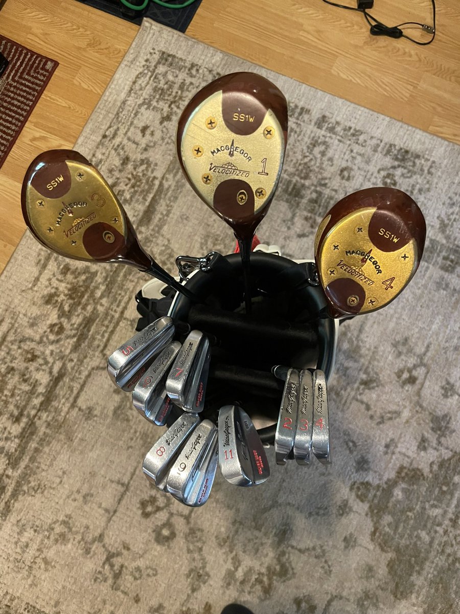 golf69ski88's tweet image. The interest in hickory golf has been growing as well as in vintage/retro gear.
Is there a society like @HickoryGolfers 
for post 1935 clubs (mainly 50’s - 80’s)?
Starting to find &amp;amp; try out some MacGregor’s &amp;amp; Hogan’s
@retrogolfguy 
@PowerBiltGolf 
#persimmon #hogan #macgregor