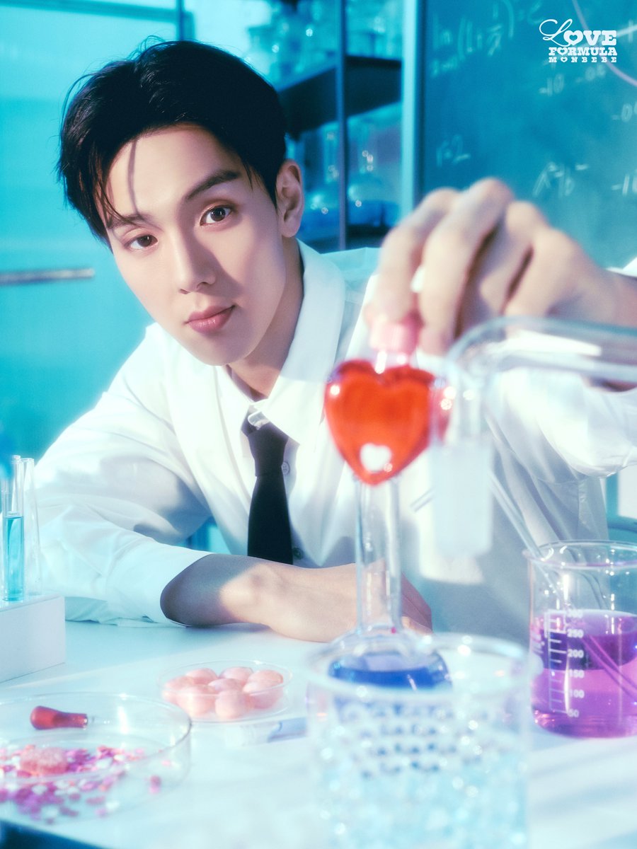 OfficialMONSTAX's tweet image. 📸
2026 MONSTA X
SEASON&apos;S GREETINGS
𝙇𝙊𝙑𝙀 𝙁𝙊𝙍𝙈𝙐𝙇𝘼 𝙈𝙊𝙉𝘽𝙀𝘽𝙀 🧪🥼

CONCEPT PHOTO
#셔누 #SHOWNU

🗓 예약 판매 오픈
251119 (WED) 11AM - (KST)

#몬스타엑스 #MONSTAX #MONSTA_X
#2026시즌그리팅 #LOVEFORMULAMONBEBE