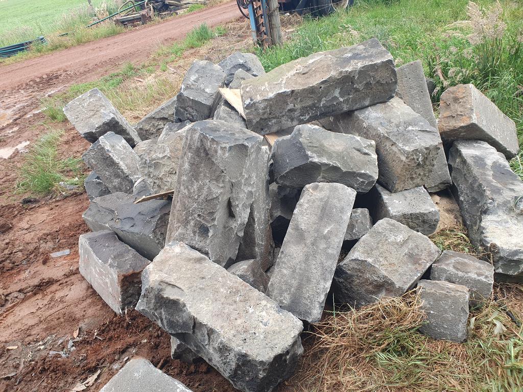 thebigperc's tweet image. 20+ ton of Bluestone...
Game on! ⚒️⚒️
#cobblestone