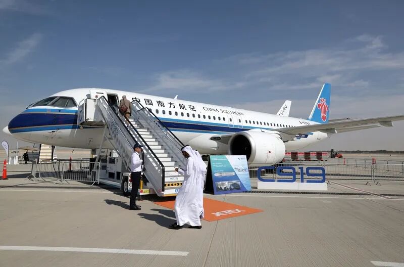 ShanghaiEye's tweet image. 🛫️👏China’s homegrown passenger jet #C919 by #COMAC debuts at the Middle East’s biggest #airshow with a flying display in #Dubai