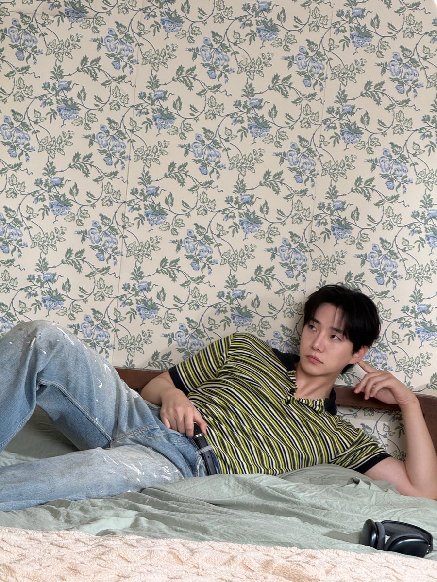 follow_leejunho's tweet image. LEE JUNHO 2026 SEASON&apos;S GREETINGS
[LAZY HOURS] ⏰

🗓️ PRE-ORDER
- 2025.11.20 (THU) 23:59 (KST)

🔗 사운드웨이브
bit.ly/4hQMsDr

🔗 알라딘
bit.ly/43e7jL3

🔗 YES24
bit.ly/4onnUEN

🔗 위버스샵
bit.ly/4oVIdZy

🔗 애플뮤직
bit.ly/3LxPaSq…