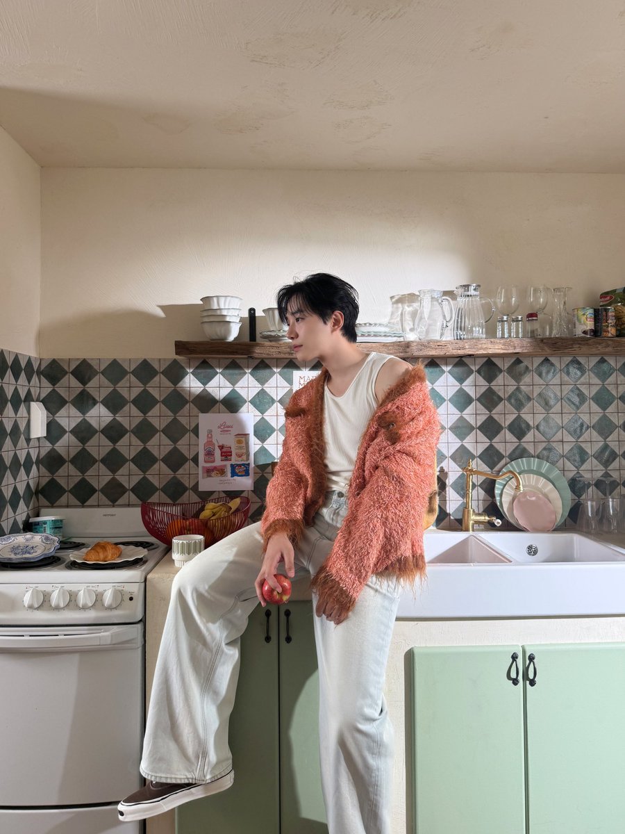 follow_leejunho's tweet image. LEE JUNHO 2026 SEASON&apos;S GREETINGS
[LAZY HOURS] ⏰

🗓️ PRE-ORDER
- 2025.11.20 (THU) 23:59 (KST)

🔗 사운드웨이브
bit.ly/4hQMsDr

🔗 알라딘
bit.ly/43e7jL3

🔗 YES24
bit.ly/4onnUEN

🔗 위버스샵
bit.ly/4oVIdZy

🔗 애플뮤직
bit.ly/3LxPaSq…