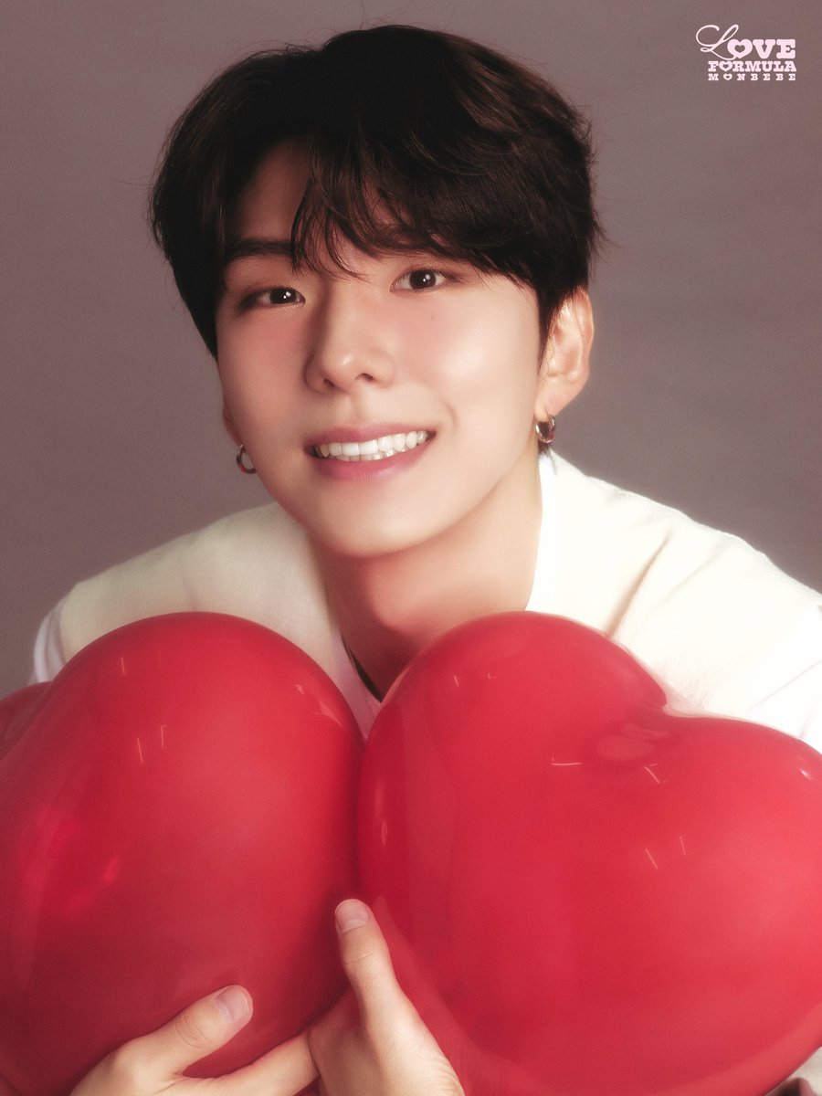 OfficialMONSTAX's tweet image. 📸
2026 MONSTA X
SEASON&apos;S GREETINGS
𝙇𝙊𝙑𝙀 𝙁𝙊𝙍𝙈𝙐𝙇𝘼 𝙈𝙊𝙉𝘽𝙀𝘽𝙀 🧪🥼

CONCEPT PHOTO
#기현 #KIHYUN

🗓 예약 판매 오픈
251119 (WED) 11AM - (KST)

#몬스타엑스 #MONSTAX #MONSTA_X
#2026시즌그리팅 #LOVEFORMULAMONBEBE