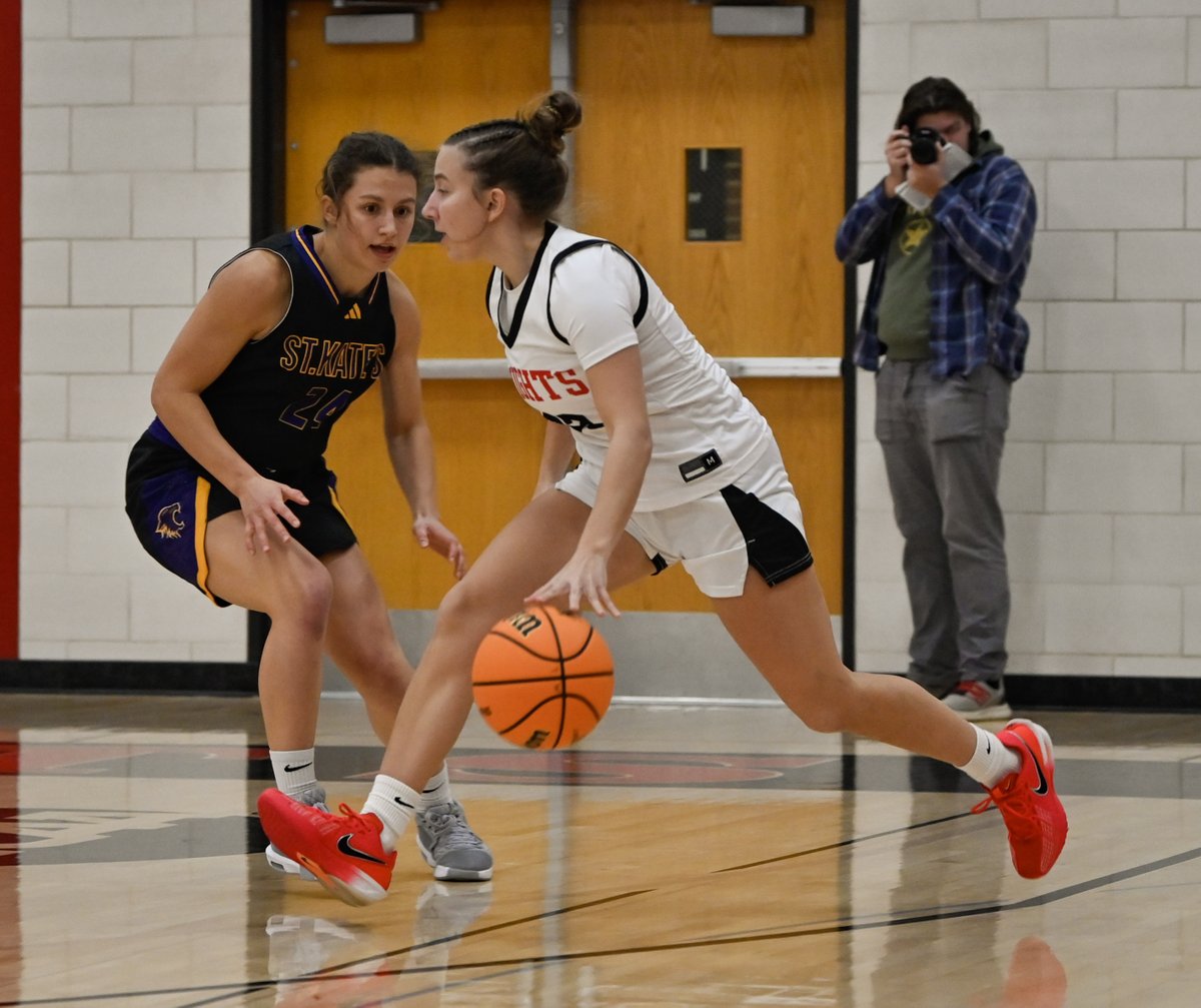 mlcknights's tweet image. Knights prevail 71-67 against Macalester

mlcknights.com/news/2025/11/1…