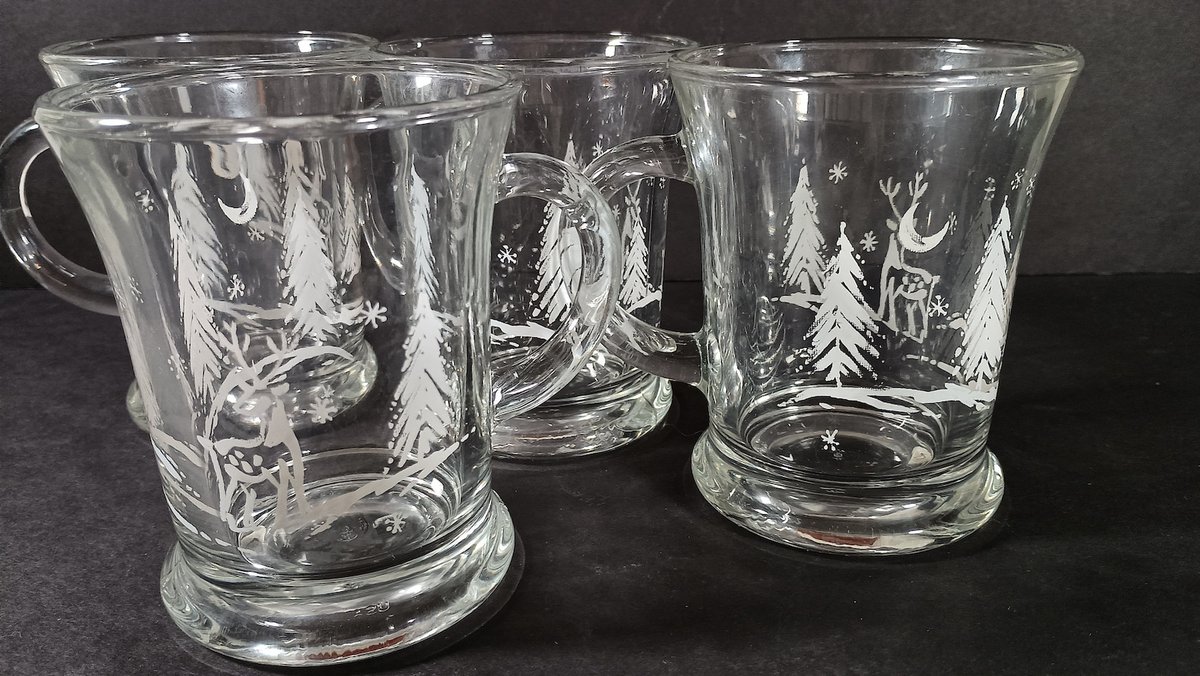 RetroRecollec's tweet image. myretrorecollections.etsy.com/listing/167563… Anchor Hocking Christmas mugs.  Applied decals of white deer standing in a forest of white pine / spruce trees #AnchorHocking #ChristmasMugs #WhiteDeer #wiseshopper