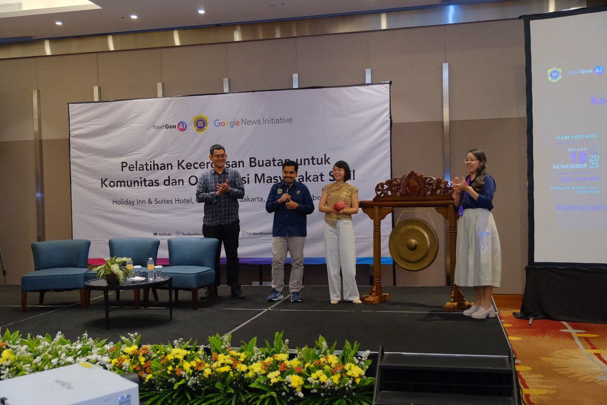 mba_diahworo's tweet image. Senang banget bisa ikut AI Warrior National Bootcamp dari NextGen AI bareng @TurnBackHoax

Waktunya memahami AI lebih dalam dan menggunakannya untuk hal-hal positif dan produktif ☺ #NextGenAi