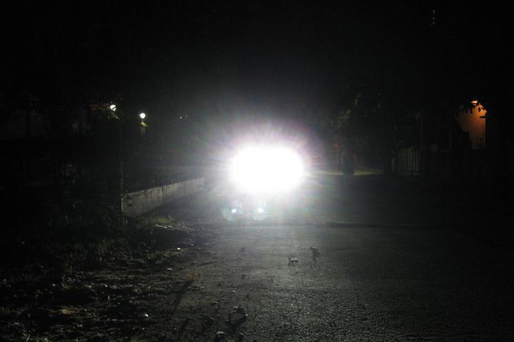 talk2anuradha's tweet image. Last night, I had to stop my car because I couldn’t see anything ahead due to high-beam lights of the coming traffic.

These high-beam lights can momentarily blind anyone.

Why isn’t the government taking action against these Illegal modified headlights?