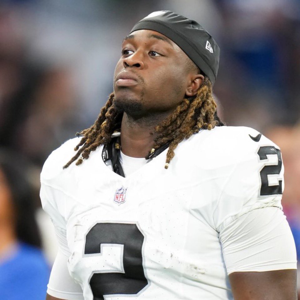 NFL_DovKleiman's tweet image. Ashton Jeanty against the Cowboys:

• 6 carries
• 7 yards

Dallas has a bottom 5 run defense in the NFL…