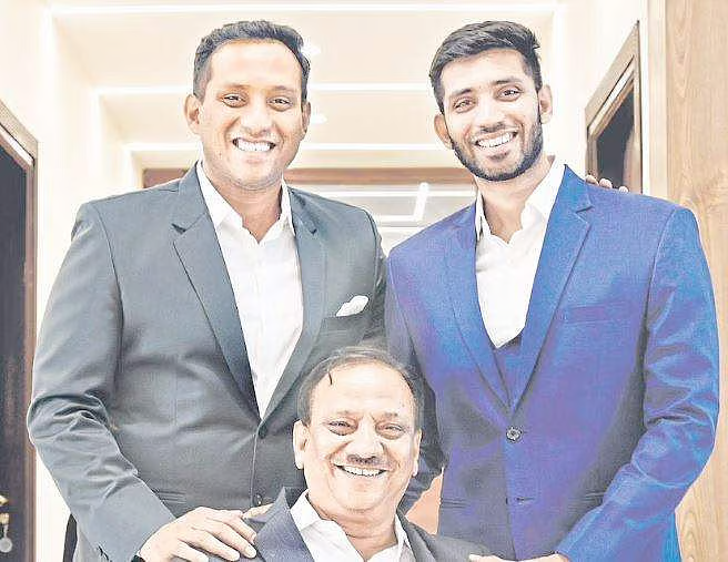 Sagar4BJP's tweet image. Income Tax raids on

1. Mehfil - Mohammed Mubeen Pasha 
2. Pista House - Mohammed Abdul
3. Shah Ghouse - Mohammad Rabbani

30 Locations are searched right now. 

All 3 are accused in large-scale tax evasion involving sales worth several crores of rupees