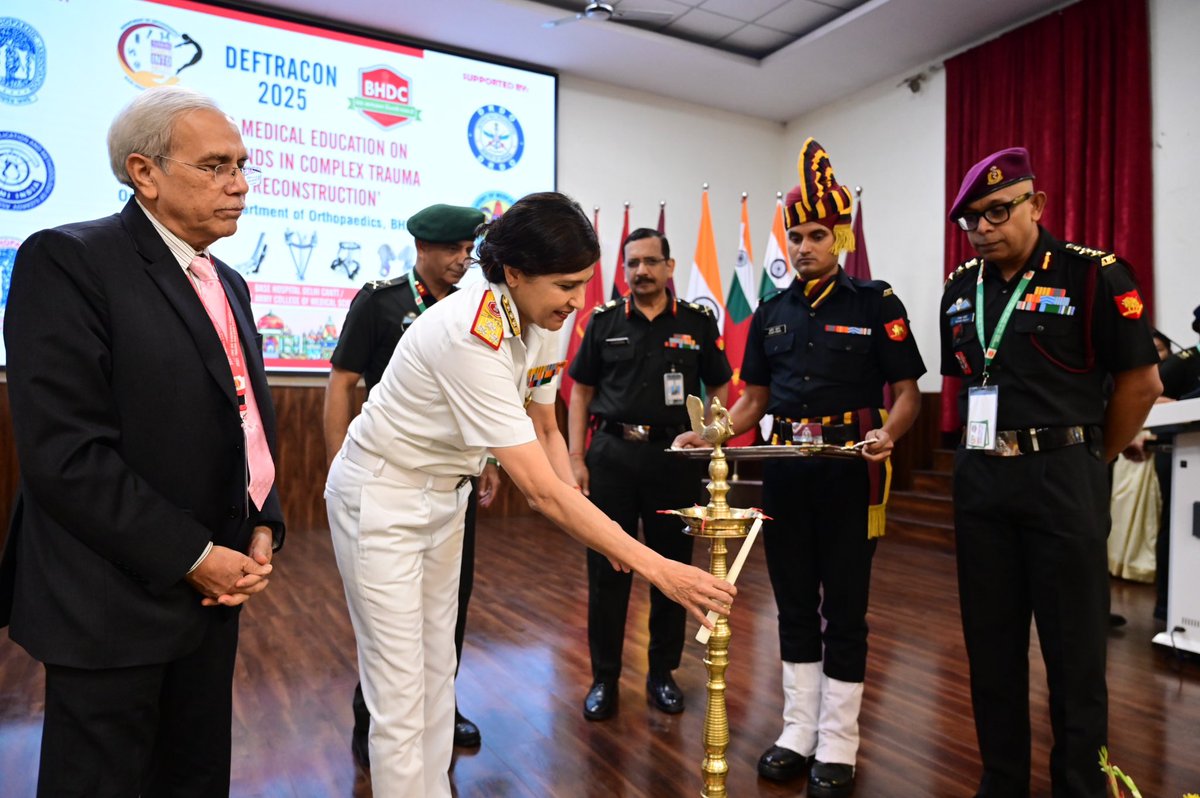 dgafms_mod's tweet photo. A three-day CME, ‘DEFTRACON 2025’, the Defence Trauma Conference, commenced at Base Hospital Delhi Cantt (#BHDC) on 17 Nov 2025, charting the future of advanced trauma care. Inaugurated by Surg Vice Adm Arti Sarin, #DGAFMS, the meet focuses on emerging trends in complex orthopaedic trauma and limb reconstruction, and featured the release of a commemorative souvenir along with the felicitation of veteran #AFMS orthopaedic surgeons. The academic conclave brings together national and international experts, reinforcing #AFMS’s commitment to excellence and innovation in trauma care.

@adgpi 
@indiannavy
@IAF_MCC 
@HQ_IDS_India
@SpokespersonMoD 
@westerncomd_IA 
@DelhiArea_IA 

#DGAFMS
#AMC