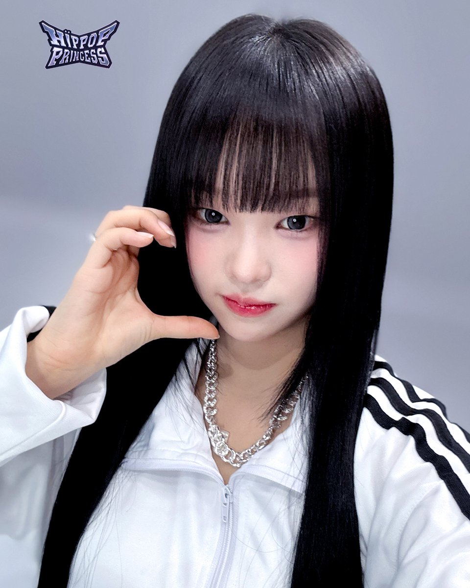 hippopprincess_'s tweet image. [#HIPPOPPrincess] &apos;DAISY&apos; Aチーム STUDIO CHOOM | ビハインドショット📸
 
クッキーアンドクリーム猫 #キムドイ DAISYが咲きました🌼
STUDIO CHOOM 現場からの📷

𝙈𝙖𝙠𝙚 𝙮𝙤𝙪𝙧𝙨𝙚𝙡𝙛. 𝙈𝙖𝙠𝙚 𝙢𝙮𝙨𝙚𝙡𝙛.

新しいアイデンティティ「HIP POPグループ」の誕生
〈Unpretty Rapstar : HIP…