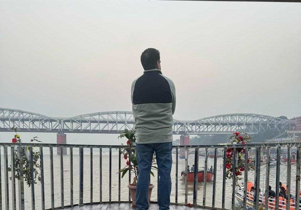 WHEN WE FORGET WHY WE STARTED 

Yesterday at the Ganga Aarti in Varanasi, a small moment stopped me.
As boats pushed forward and people leaned over each other for the perfect view, a quiet question crossed my mind:

“If all of us are focused on capturing the aarti… what about