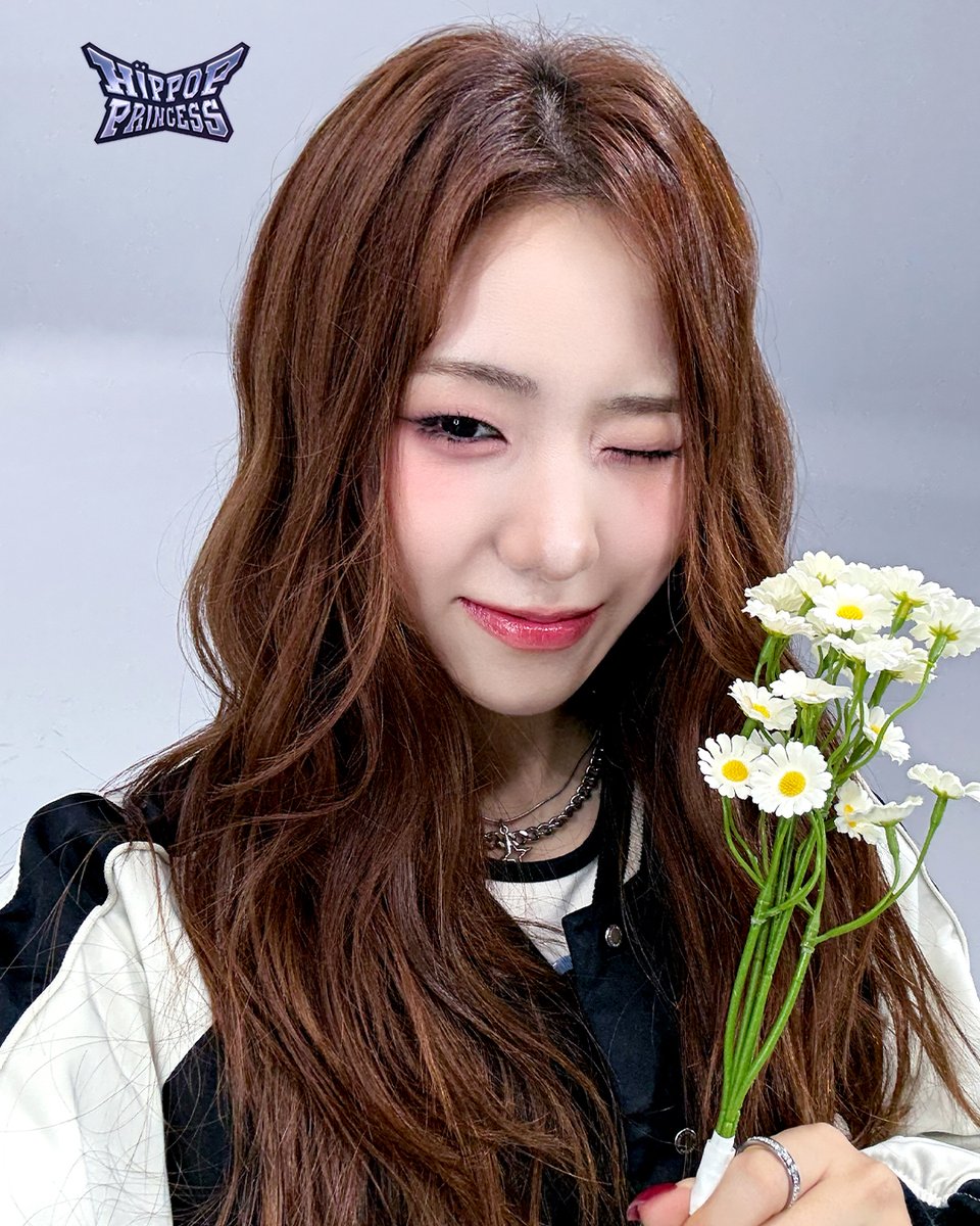 hippopprincess_'s tweet image. [#HIPPOPPrincess] &apos;DAISY&apos; Aチーム STUDIO CHOOM | ビハインドショット📸
 
万能 #ハンヒヨン DAISYが咲きました🌼
STUDIO CHOOM 現場からの📷

𝙈𝙖𝙠𝙚 𝙮𝙤𝙪𝙧𝙨𝙚𝙡𝙛. 𝙈𝙖𝙠𝙚 𝙢𝙮𝙨𝙚𝙡𝙛.

新しいアイデンティティ「HIP POPグループ」の誕生
〈Unpretty Rapstar : HIP POP Princess〉
毎週…