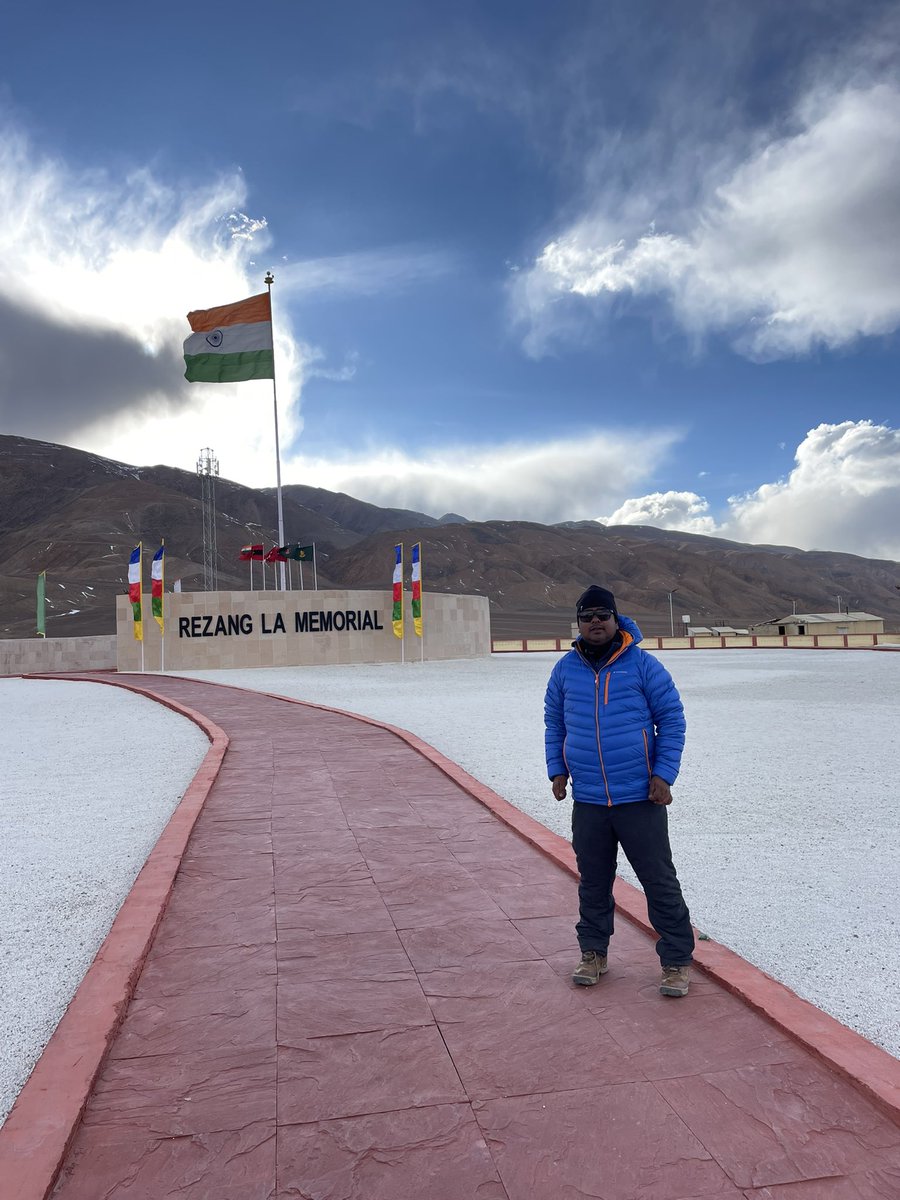 manishindiatv's tweet image. Rezang La reminds us that a soldier’s courage does not depend on numbers, but on the unbreakable spirit within.🇮🇳
#RezangLa 
#IndianArmy
#13Kumaon