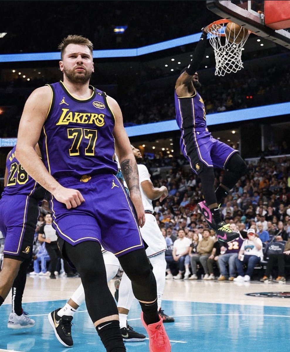 LakersLead's tweet photo. One of the COLDEST photos ever 🥶 https://t.co/xt7k0HA6am