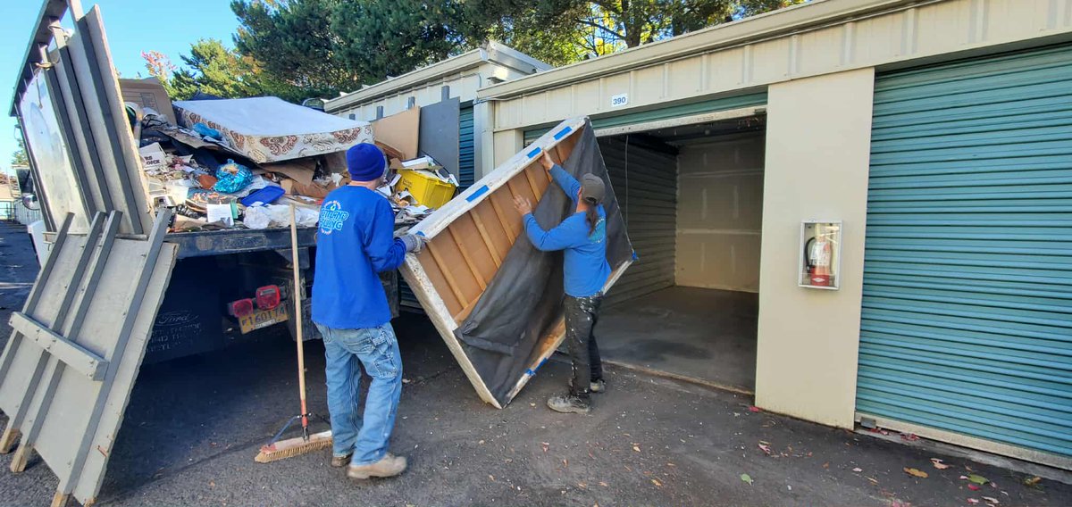 Junk4Dump's tweet photo. Portland Hauling Service
Storage unit's sheds garages and building cleanouts
We remove haul and dispose of all unwanted junk and debris from residential and commercial properties.
We haul it all away same day service 7-days 7am - 9pm https://t.co/52NnQORNRG