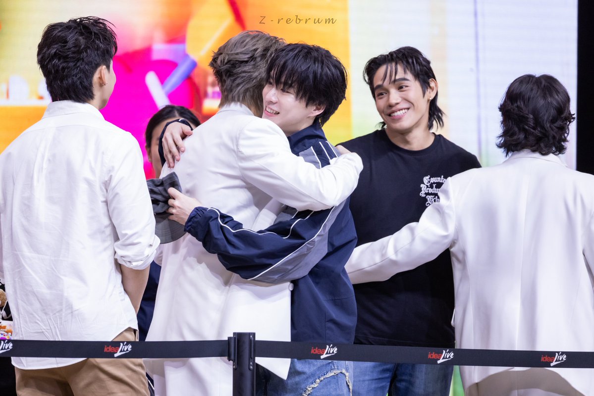 _zrebrum_'s tweet image. อบอุ่นนนนนน พี่สี่หมอกับน้องหนึ่งจิ๋ว 😌

MAXKYBAS OUR HOME 

#MaxkyBas1stFM
#maxky_rp #bbasjtr
#บาสเด็กอ้วนที่แท้จริง 
#bbverpj #ngernnn #pondponlawit
#maxkybyZ #bbasbyZ