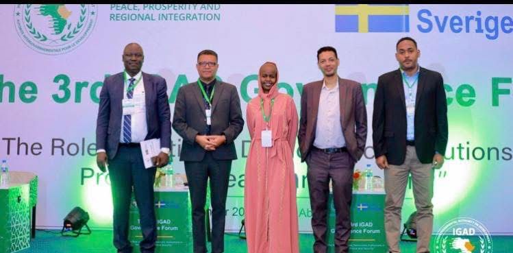 ethiomonitar's tweet photo. بدعوة من منظمة الايقاد  لحضور منتدى  الحوكمة 
الصحفي السوداني خالد احمد، يقدم ورقة  عن كيفية  دعم الإعلام للديمقراطية في بلدان منطقة الايقاد،بمشاركة رئيس اتحاد صحفي جنوب السودان و اساتذة من  مدرسة الإعلام بجامعة اديس ابابا.
#الراصد_الإثيوبي https://t.co/HfmIIJQWpM