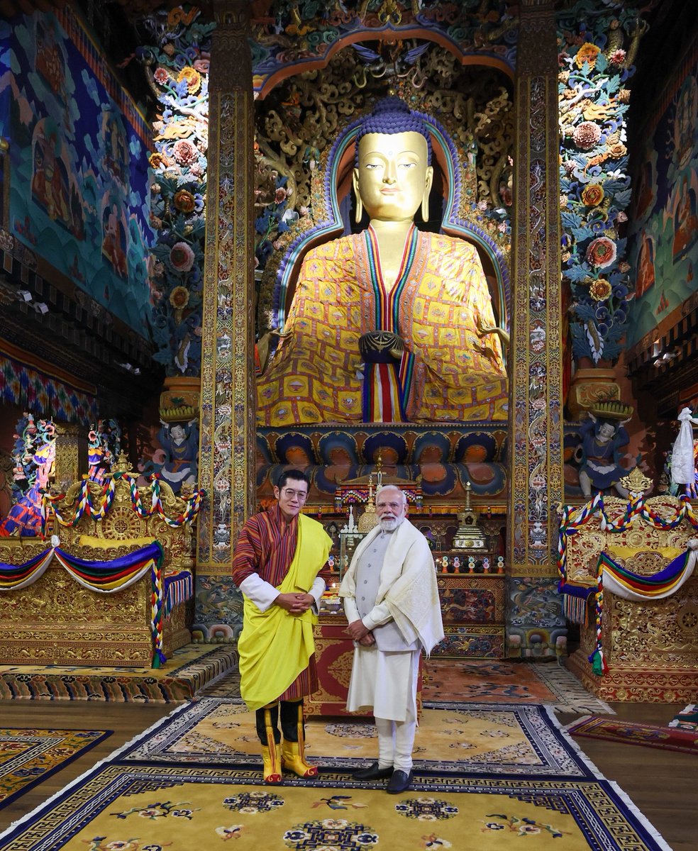 भुटानले हालै एउटा अन्तर्राष्ट्रिय जमघट गरेर बुद्ध धर्म र शान्तिको कुटनीतिलाई दुइटा सांस्कृतिक कार्डका रुपमा अघि सारेको छ ।

हामी बर्षौंदेखि Buddha was born in Nepal भन्ने नारामै सिमित रह्यौं, यसबाट माथि उठेर लुम्बिनीलाई विश्वको Peace Capital बनाउने सपना अधुरै रह्यो । अनि, उहिले