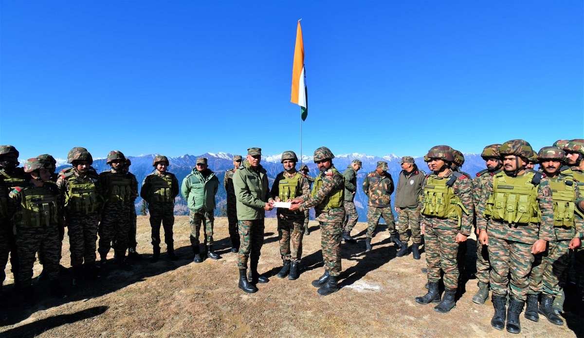 prodefencejammu's tweet image. Lt Gen Pratik Sharma, #ArmyCdrNC, visited North Kashmir to review the anti-infiltration grid and operational readiness of formations along the Line of Control. #ArmyCdrNC interacted with the troops, commending them for their combat readiness, indomitable spirit and consistent…