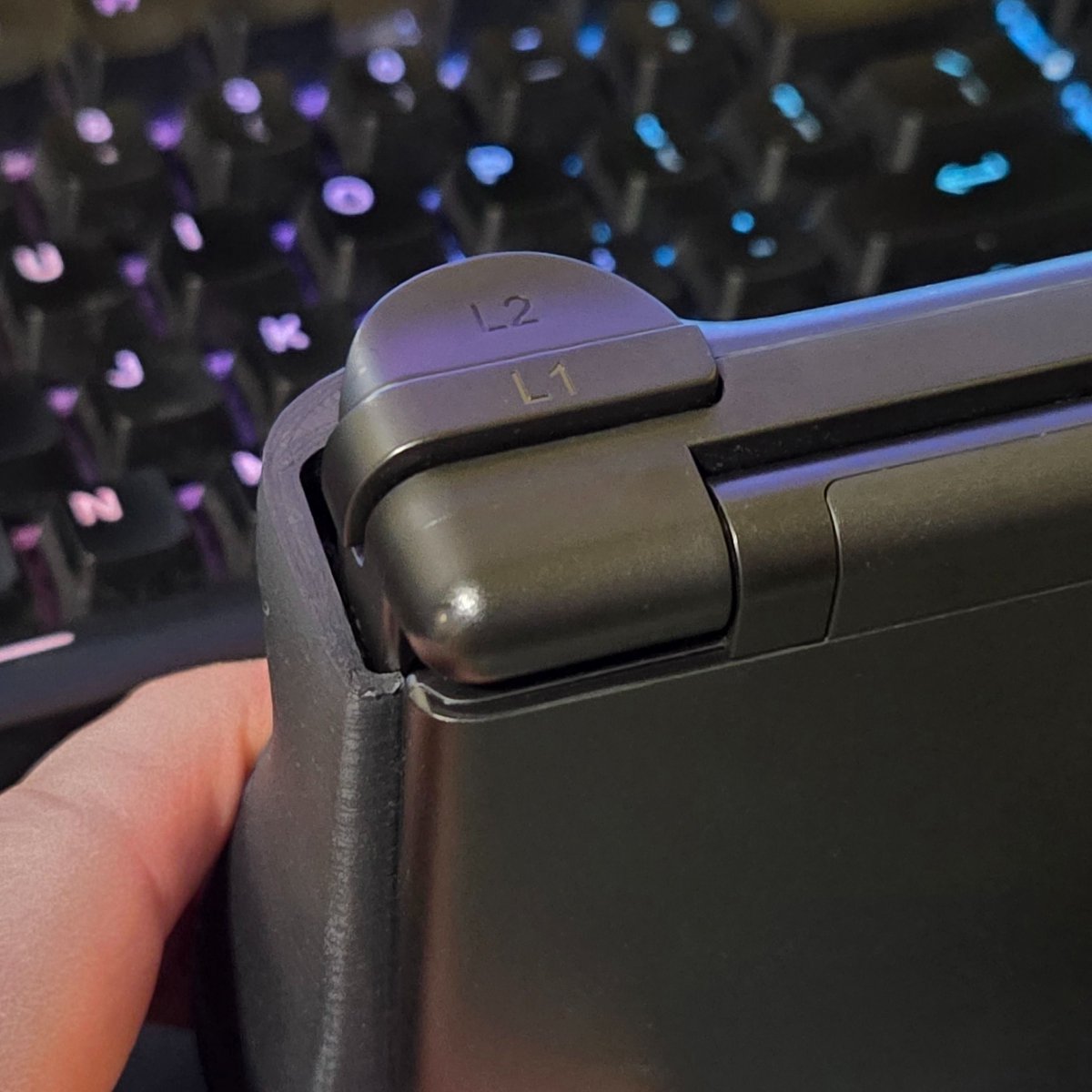 RetroHandhelds's tweet image. Uh Oh! The curse of the hinge returns with our favorite handheld of the year, the AYN Thor. What&apos;s happening? Why is this happening? What can we do? Read on! 

retrohandhelds.gg/ayn-thor-hinge…