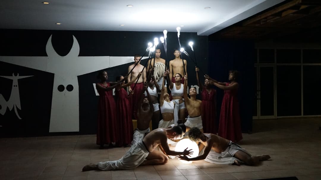 universidad_uci's tweet image. ⭐ Como parte de las actividades de celebración por el Día Internacional del Estudiante, artistas aficionados de nuestra universidad nos compartieron su arte, siendo protagonistas en la Gala Artística que se realizó en el Centro Cultural Wifredo Lam de nuestra institución ♥️.