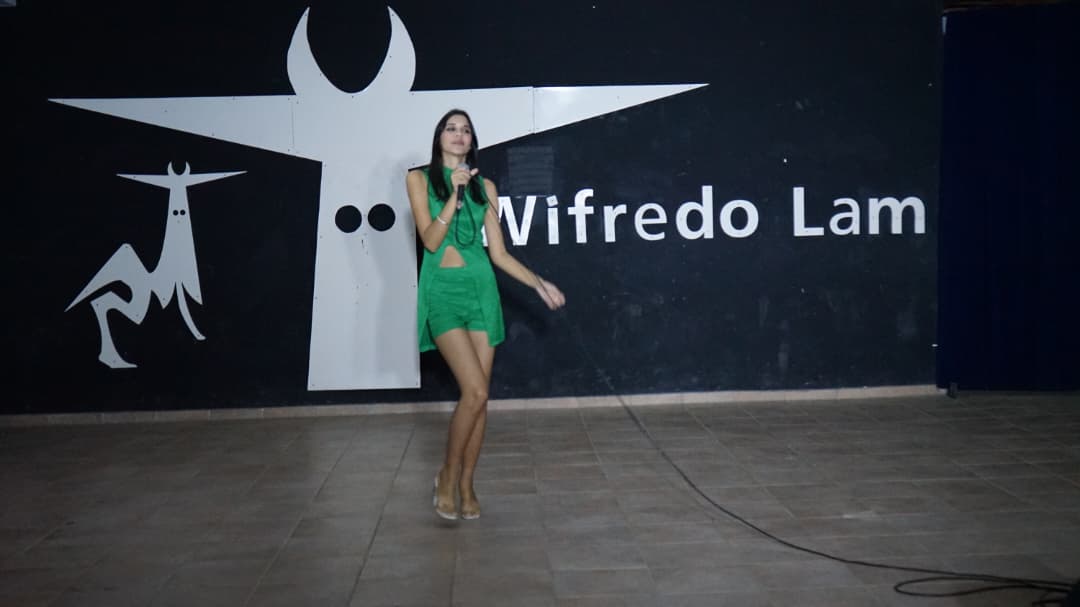 universidad_uci's tweet image. ⭐ Como parte de las actividades de celebración por el Día Internacional del Estudiante, artistas aficionados de nuestra universidad nos compartieron su arte, siendo protagonistas en la Gala Artística que se realizó en el Centro Cultural Wifredo Lam de nuestra institución ♥️.