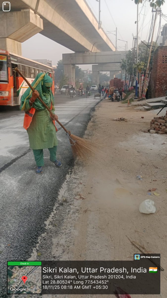 ModinagarNagar's tweet image. मोदीनगर नगर पालिका के नेतृत्व में
सफाई कर्मियों द्वारा दिल्ली–मेरठ रोड पर साफ–सफाई का कार्य किया गया।
स्वच्छ और सुंदर मोदीनगर के लिए यह सतत प्रयास सराहनीय है।

#SwachhBharat #CleanModinagar #MunicipalCouncil #SafaaiAbhiyan