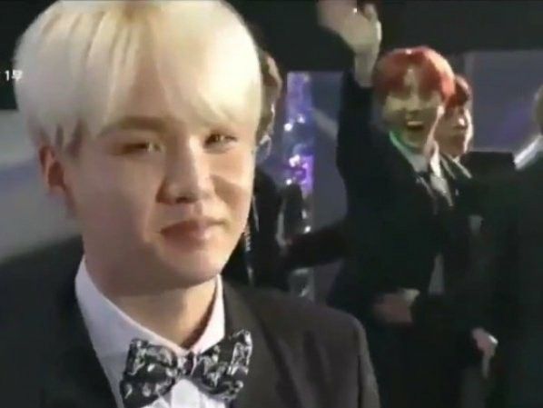 _Mizukie777777_'s tweet photo. " He's right behind me, Isn't he? " https://t.co/qJT6v2uJPL